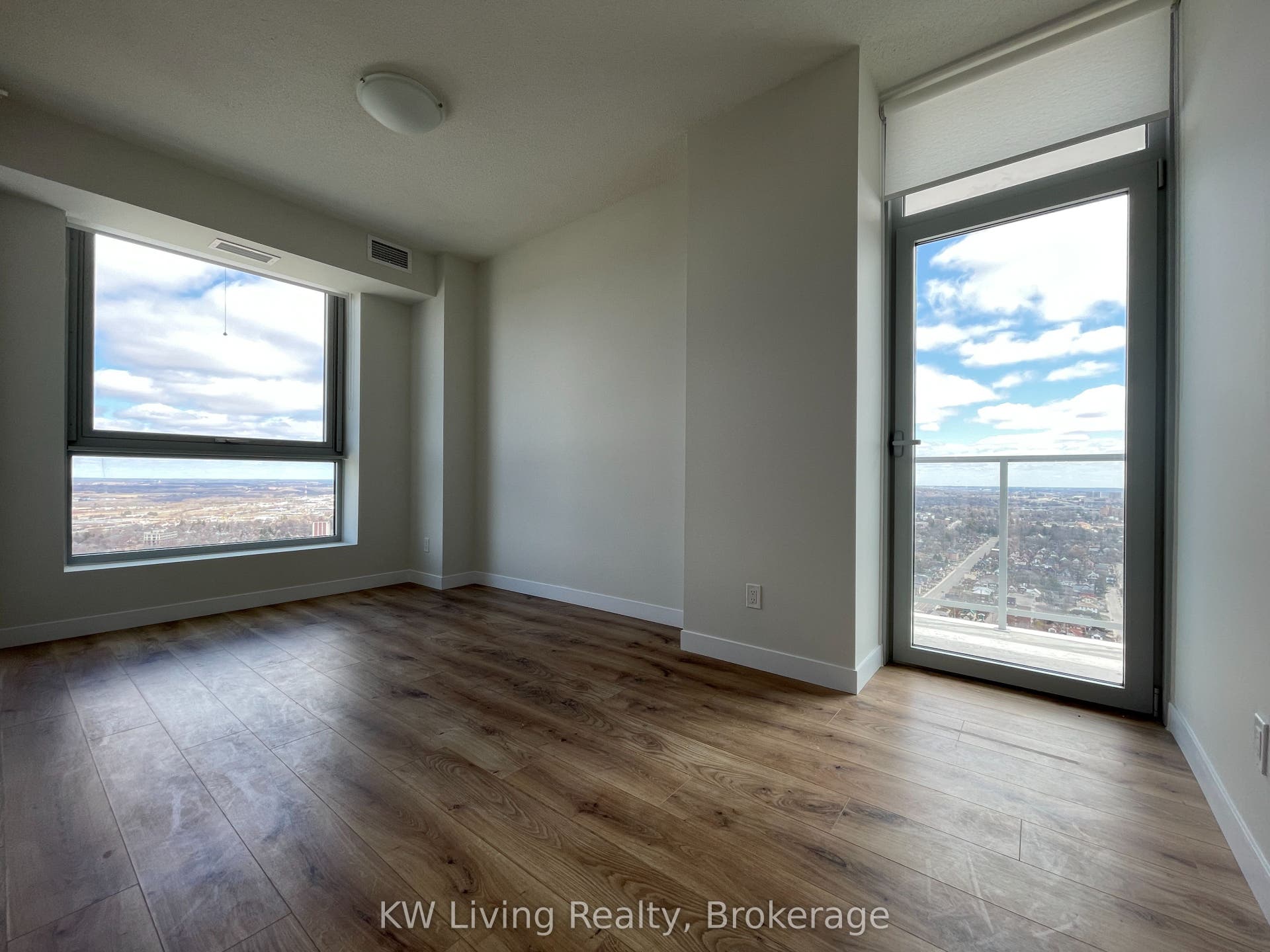 60 Frederick Street, #3202, Kitchener, Waterloo ON N2H 0C7 60 Frederick Street, #3202, Kitchener, Waterloo ON N2H 0C7
