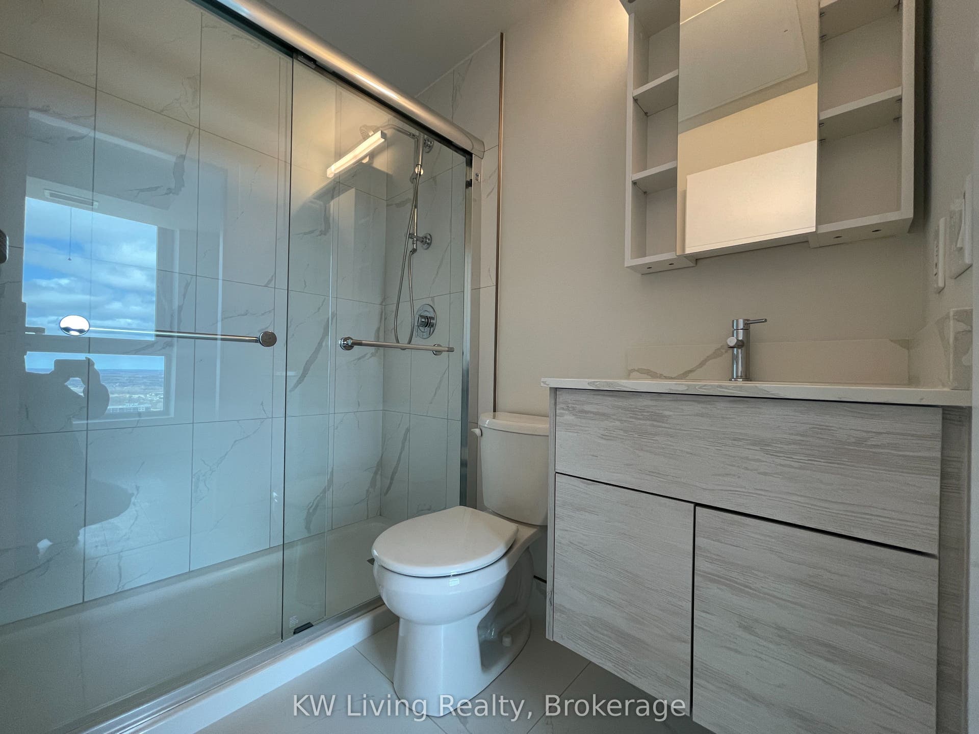 60 Frederick Street, #3202, Kitchener, Waterloo ON N2H 0C7 60 Frederick Street, #3202, Kitchener, Waterloo ON N2H 0C7