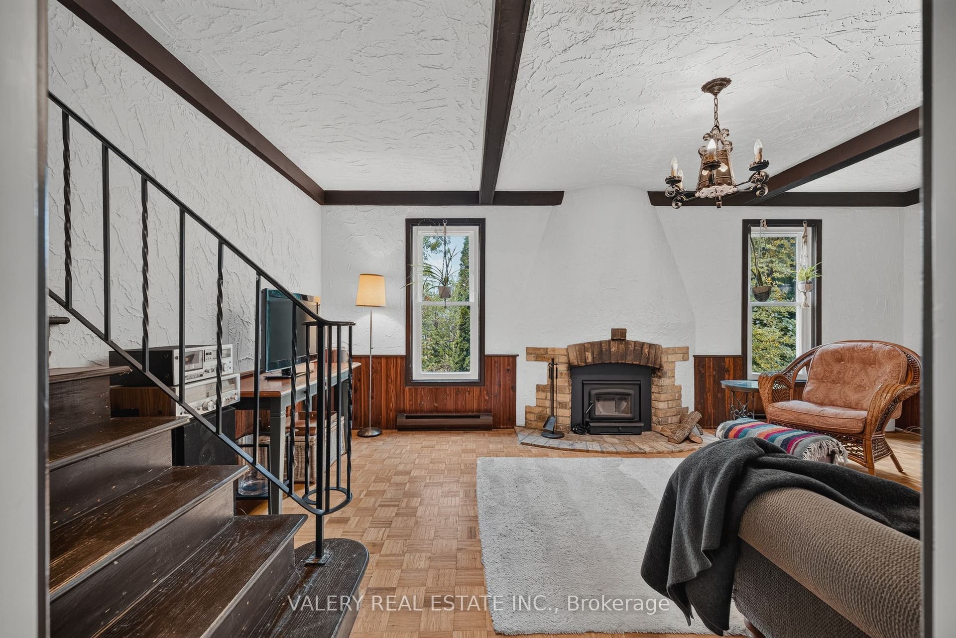 325 Coleridge Drive, Waterloo, Waterloo ON N2L 2V5 325 Coleridge Drive, Waterloo, Waterloo ON N2L 2V5