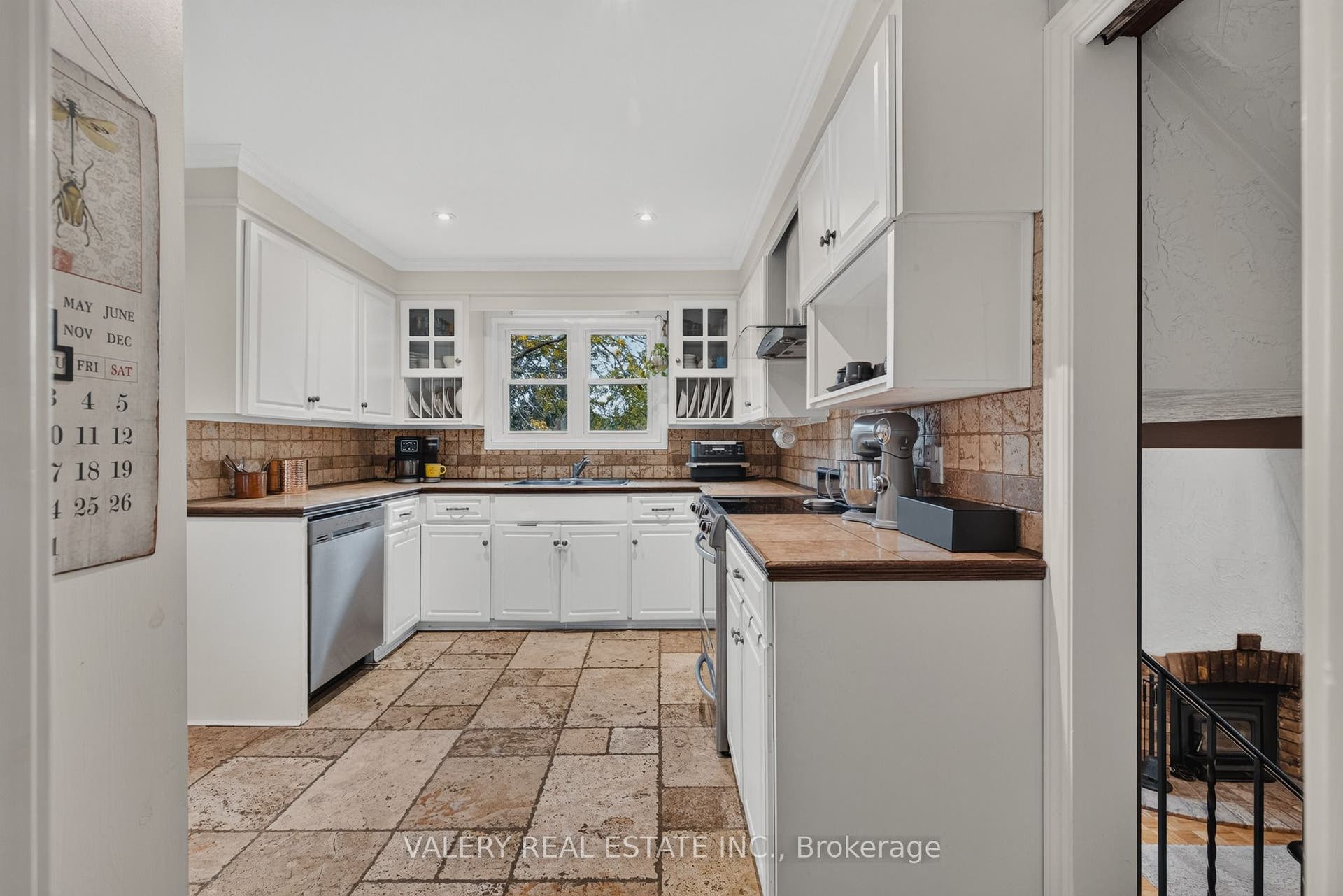 325 Coleridge Drive, Waterloo, Waterloo ON N2L 2V5 325 Coleridge Drive, Waterloo, Waterloo ON N2L 2V5