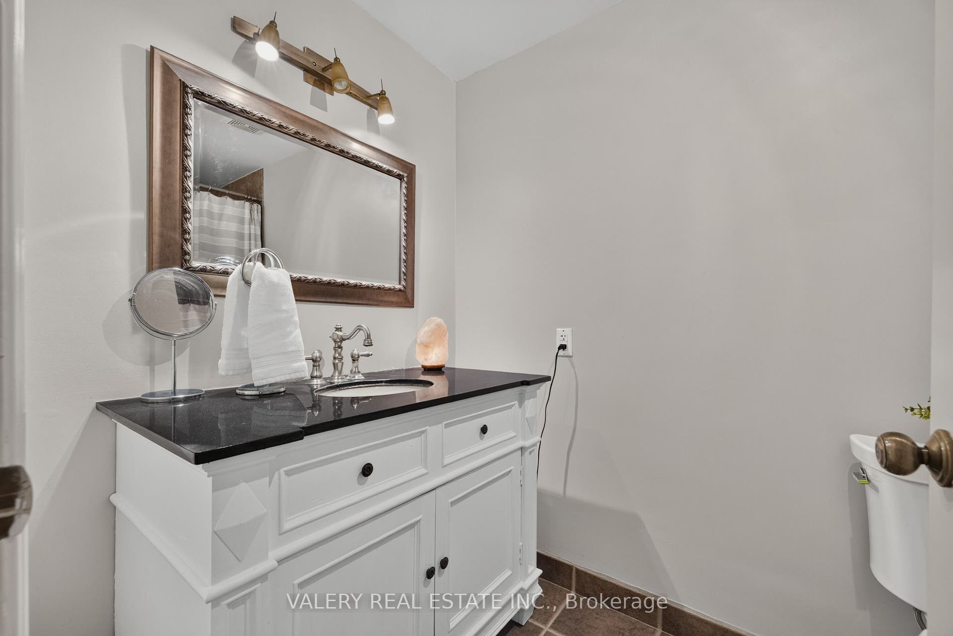 325 Coleridge Drive, Waterloo, Waterloo ON N2L 2V5 325 Coleridge Drive, Waterloo, Waterloo ON N2L 2V5