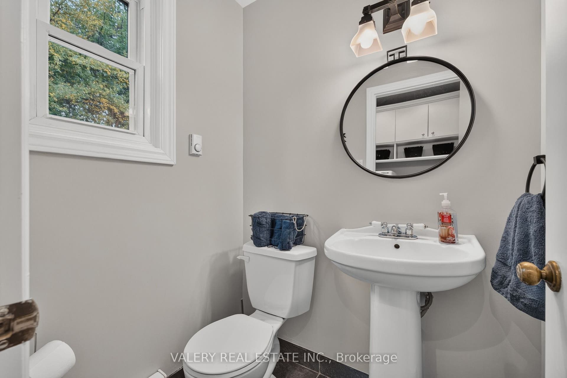 325 Coleridge Drive, Waterloo, Waterloo ON N2L 2V5 325 Coleridge Drive, Waterloo, Waterloo ON N2L 2V5