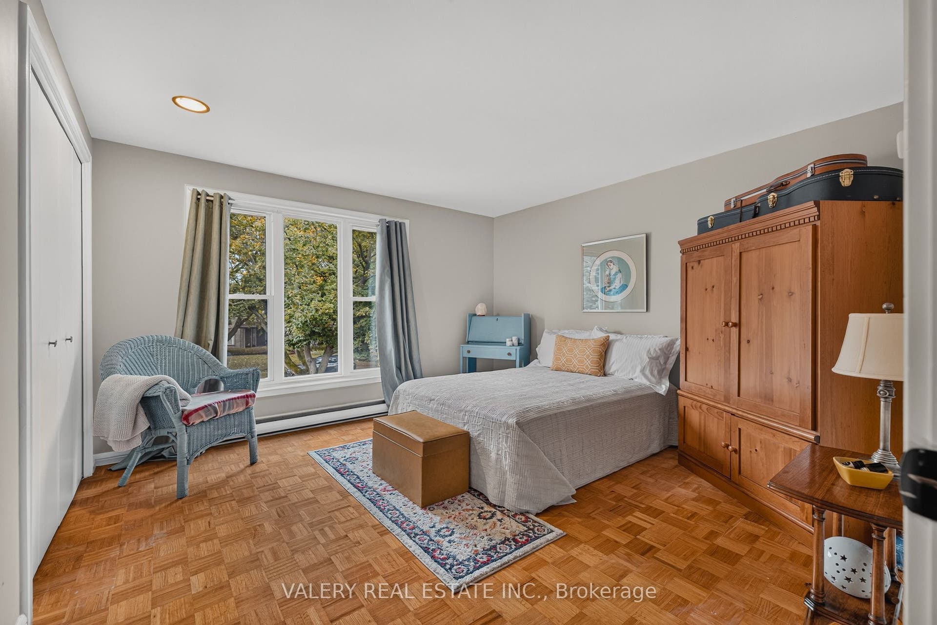 325 Coleridge Drive, Waterloo, Waterloo ON N2L 2V5 325 Coleridge Drive, Waterloo, Waterloo ON N2L 2V5