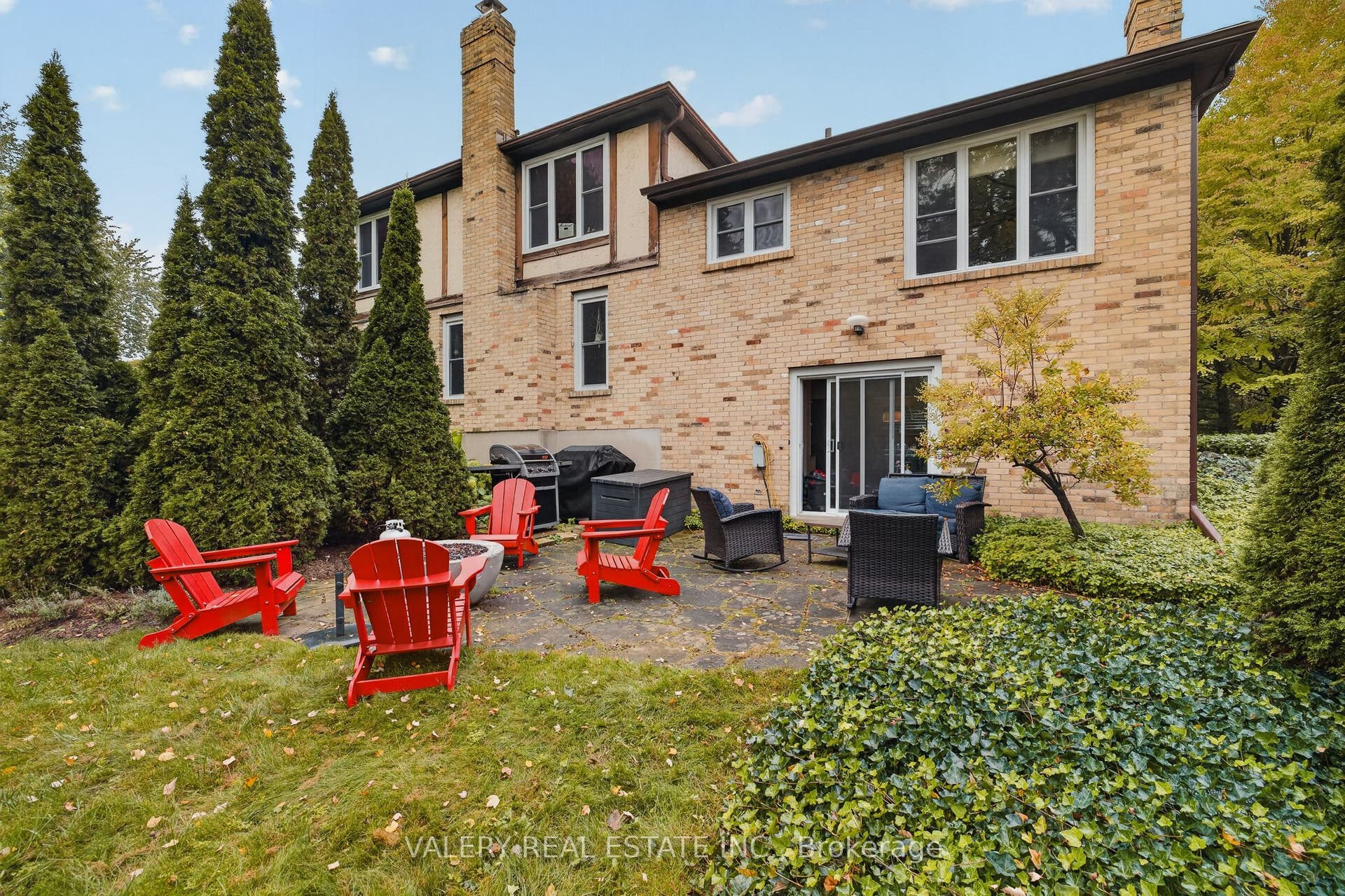 325 Coleridge Drive, Waterloo, Waterloo ON N2L 2V5 325 Coleridge Drive, Waterloo, Waterloo ON N2L 2V5