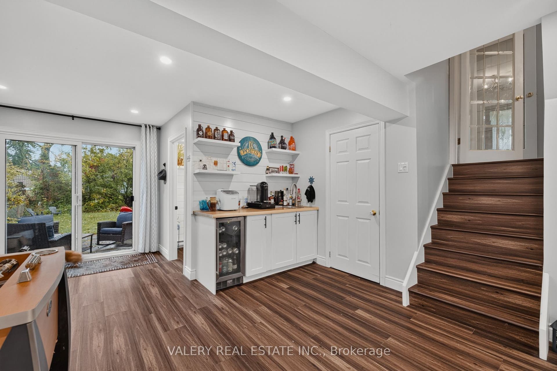 325 Coleridge Drive, Waterloo, Waterloo ON N2L 2V5 325 Coleridge Drive, Waterloo, Waterloo ON N2L 2V5
