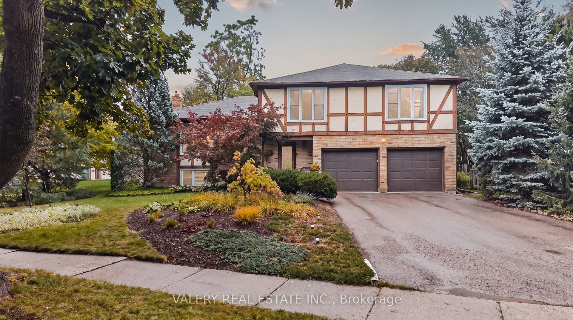 325 Coleridge Drive, Waterloo, Waterloo ON N2L 2V5 325 Coleridge Drive, Waterloo, Waterloo ON N2L 2V5