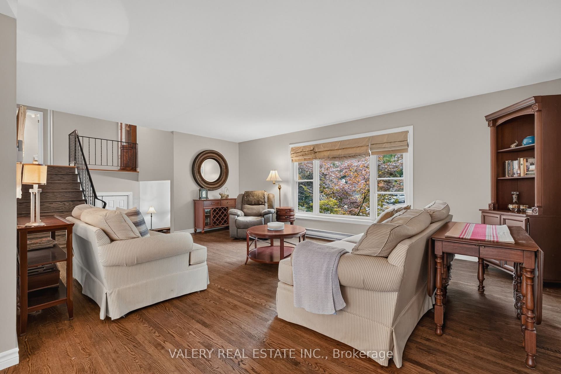 325 Coleridge Drive, Waterloo, Waterloo ON N2L 2V5 325 Coleridge Drive, Waterloo, Waterloo ON N2L 2V5