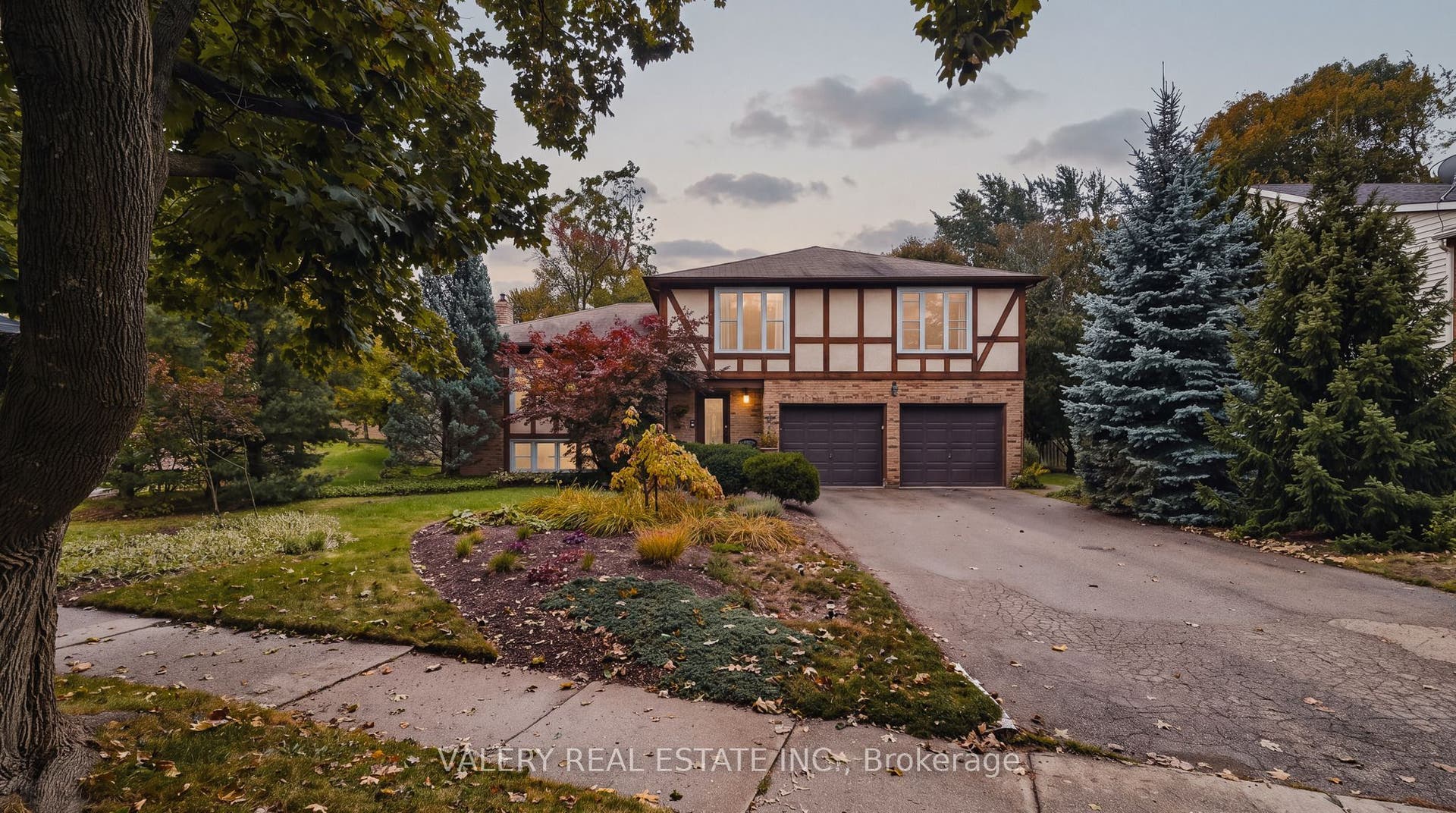 325 Coleridge Drive, Waterloo, Waterloo ON N2L 2V5 325 Coleridge Drive, Waterloo, Waterloo ON N2L 2V5