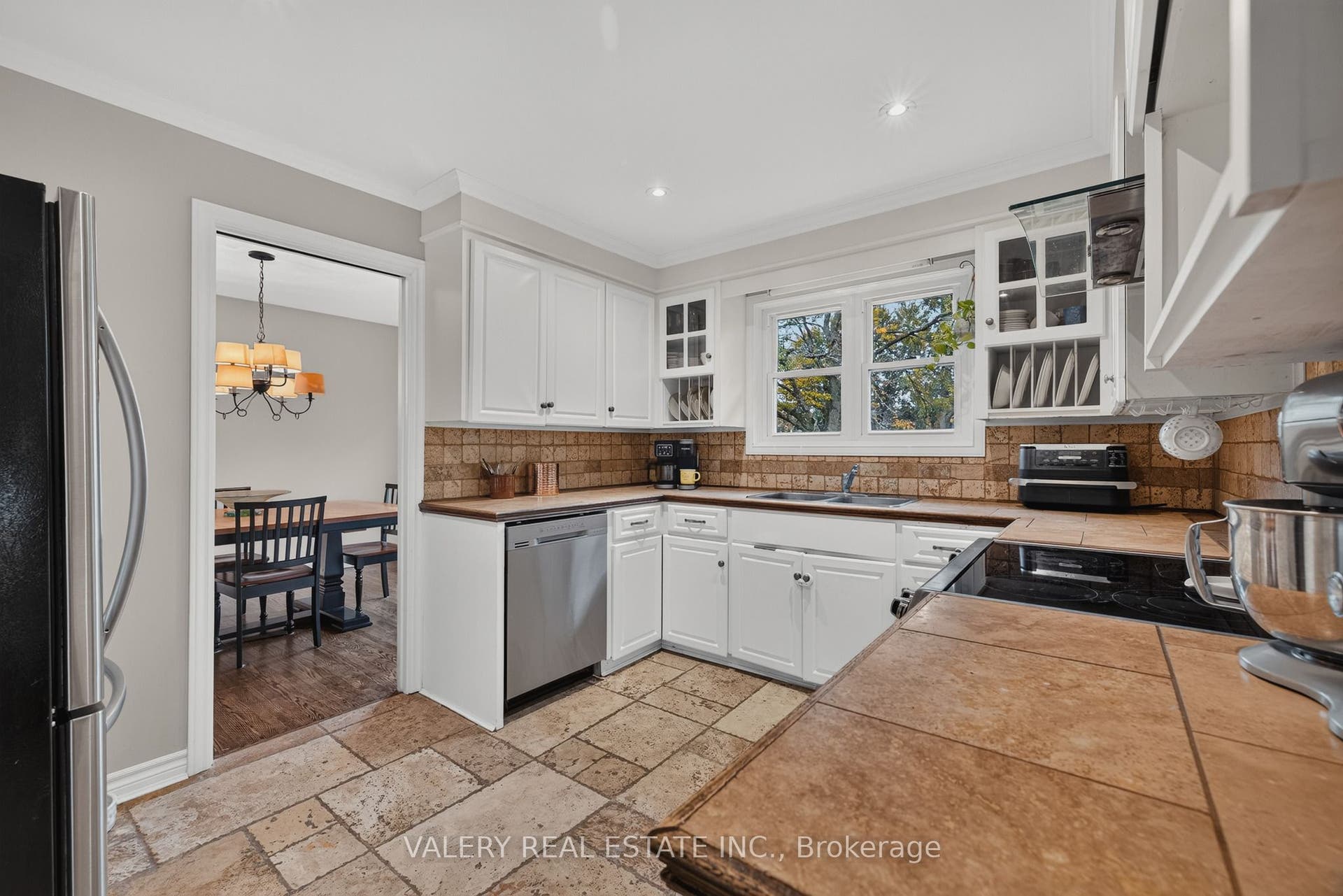 325 Coleridge Drive, Waterloo, Waterloo ON N2L 2V5 325 Coleridge Drive, Waterloo, Waterloo ON N2L 2V5