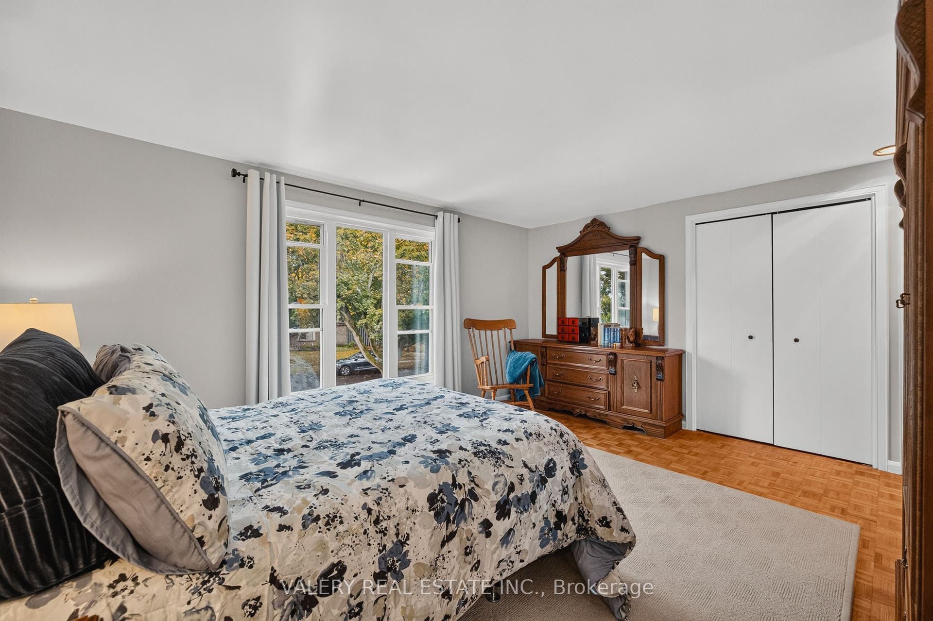 325 Coleridge Drive, Waterloo, Waterloo ON N2L 2V5 325 Coleridge Drive, Waterloo, Waterloo ON N2L 2V5