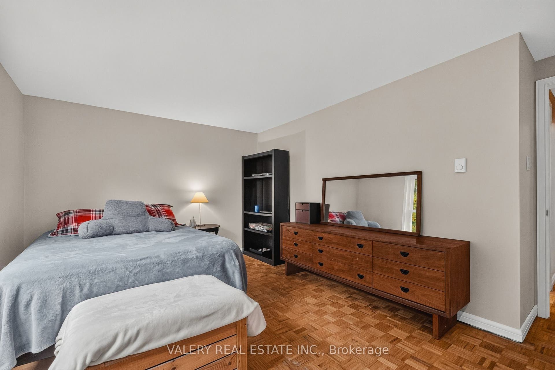 325 Coleridge Drive, Waterloo, Waterloo ON N2L 2V5 325 Coleridge Drive, Waterloo, Waterloo ON N2L 2V5