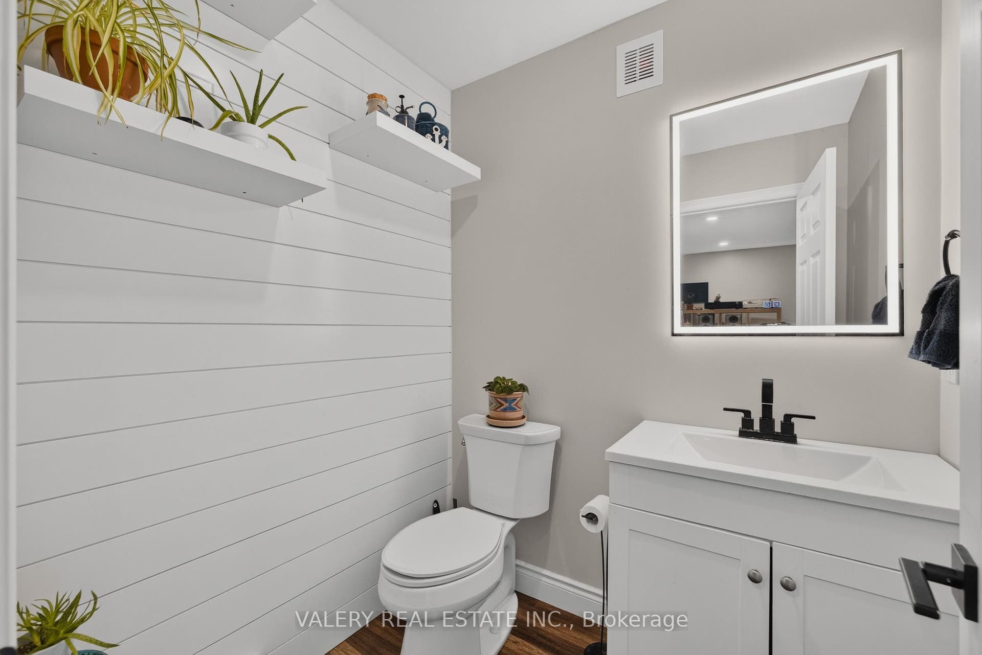 325 Coleridge Drive, Waterloo, Waterloo ON N2L 2V5 325 Coleridge Drive, Waterloo, Waterloo ON N2L 2V5