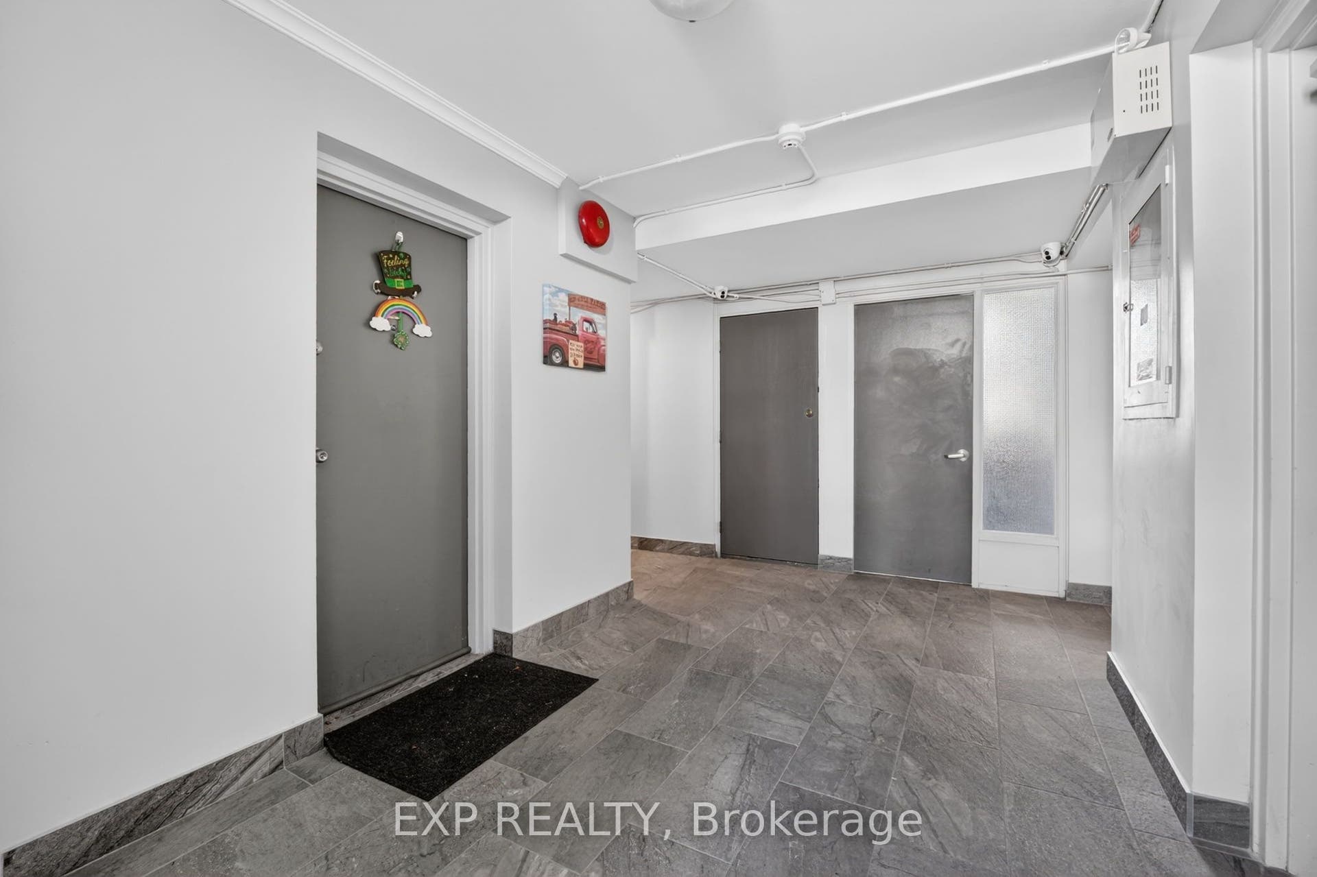 81 Kenwood Drive, Kitchener, Waterloo ON N2B 3H3 81 Kenwood Drive, Kitchener, Waterloo ON N2B 3H3