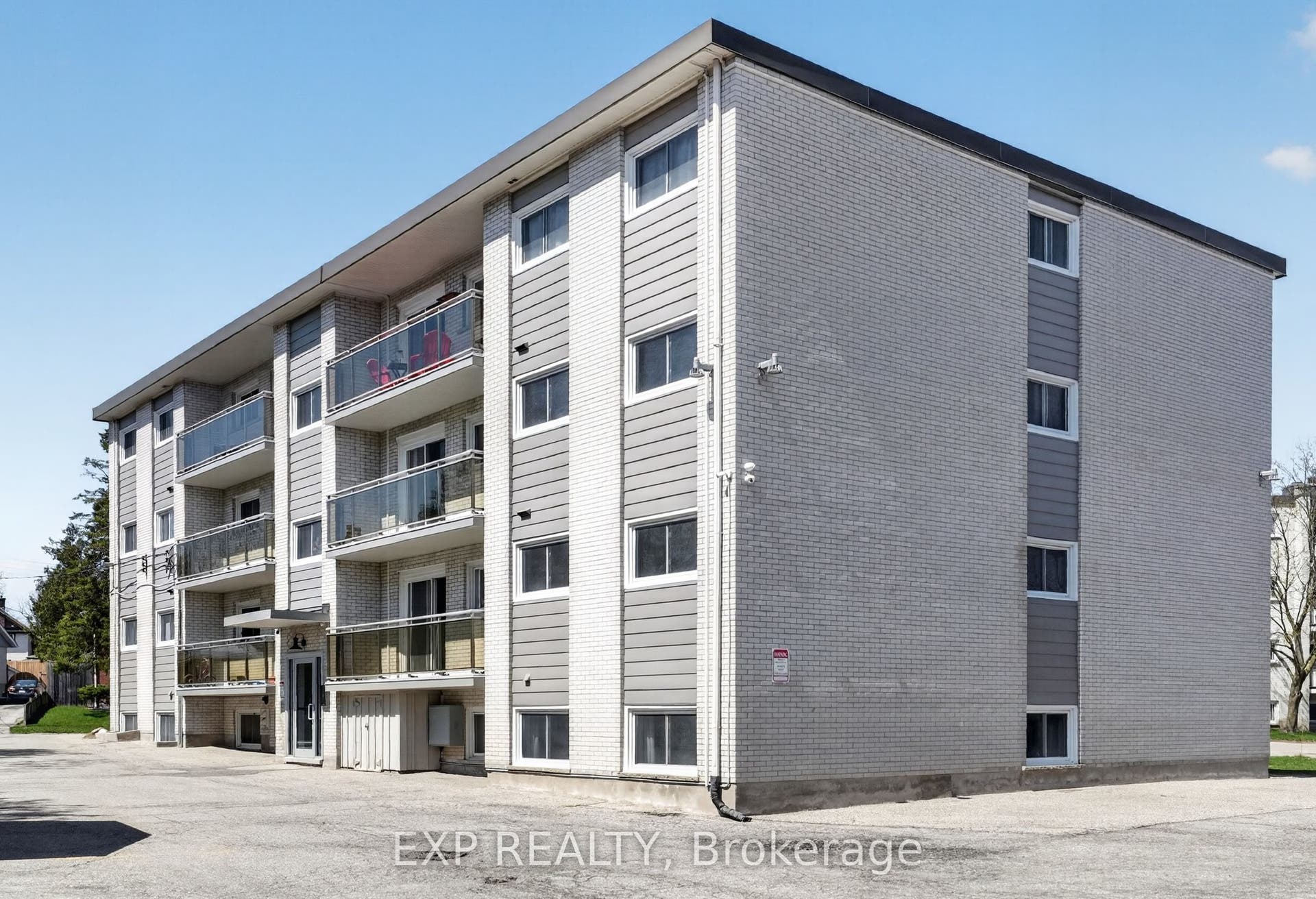 81 Kenwood Drive, Kitchener, Waterloo ON N2B 3H3 81 Kenwood Drive, Kitchener, Waterloo ON N2B 3H3