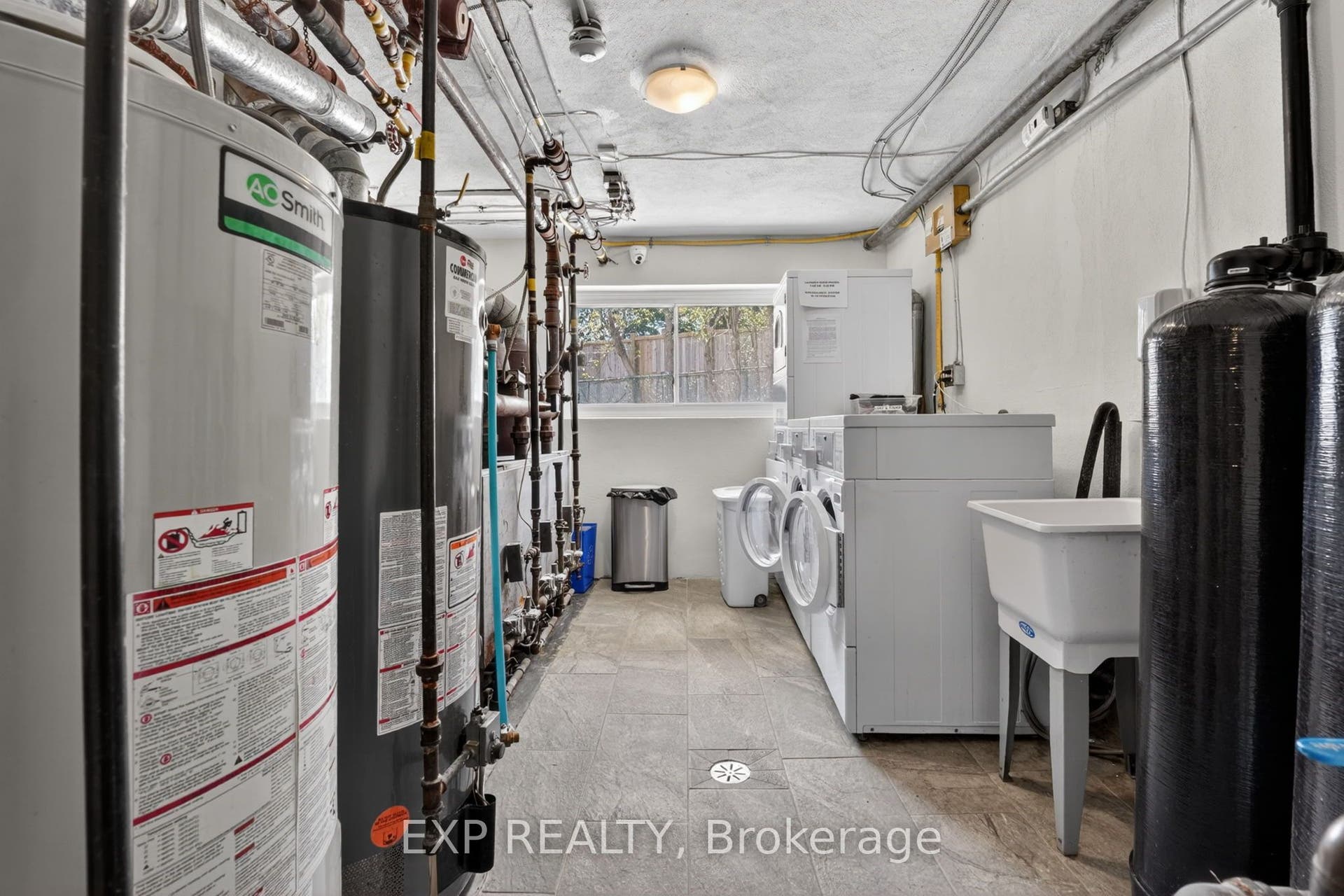 81 Kenwood Drive, Kitchener, Waterloo ON N2B 3H3 81 Kenwood Drive, Kitchener, Waterloo ON N2B 3H3