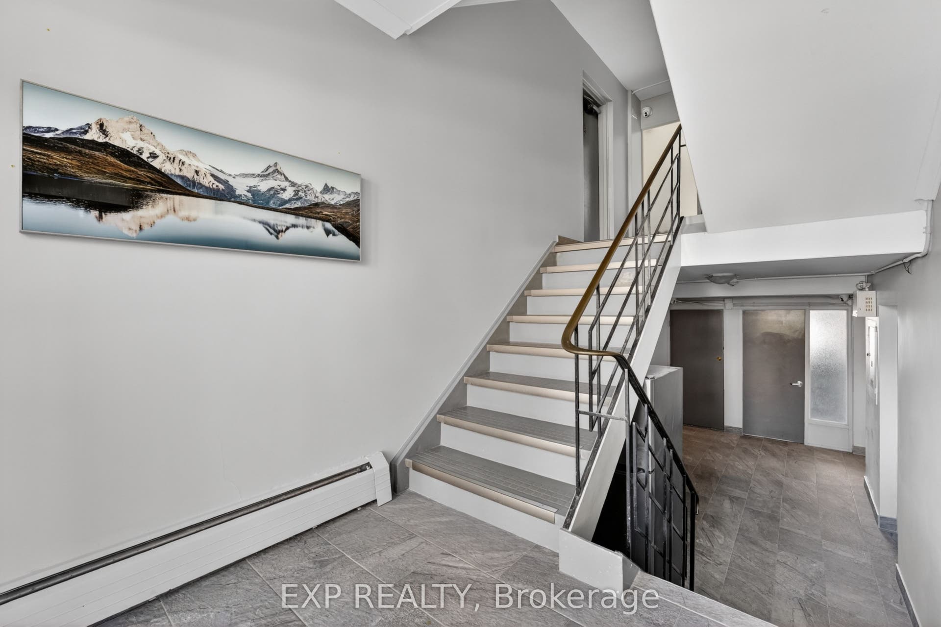 81 Kenwood Drive, Kitchener, Waterloo ON N2B 3H3 81 Kenwood Drive, Kitchener, Waterloo ON N2B 3H3