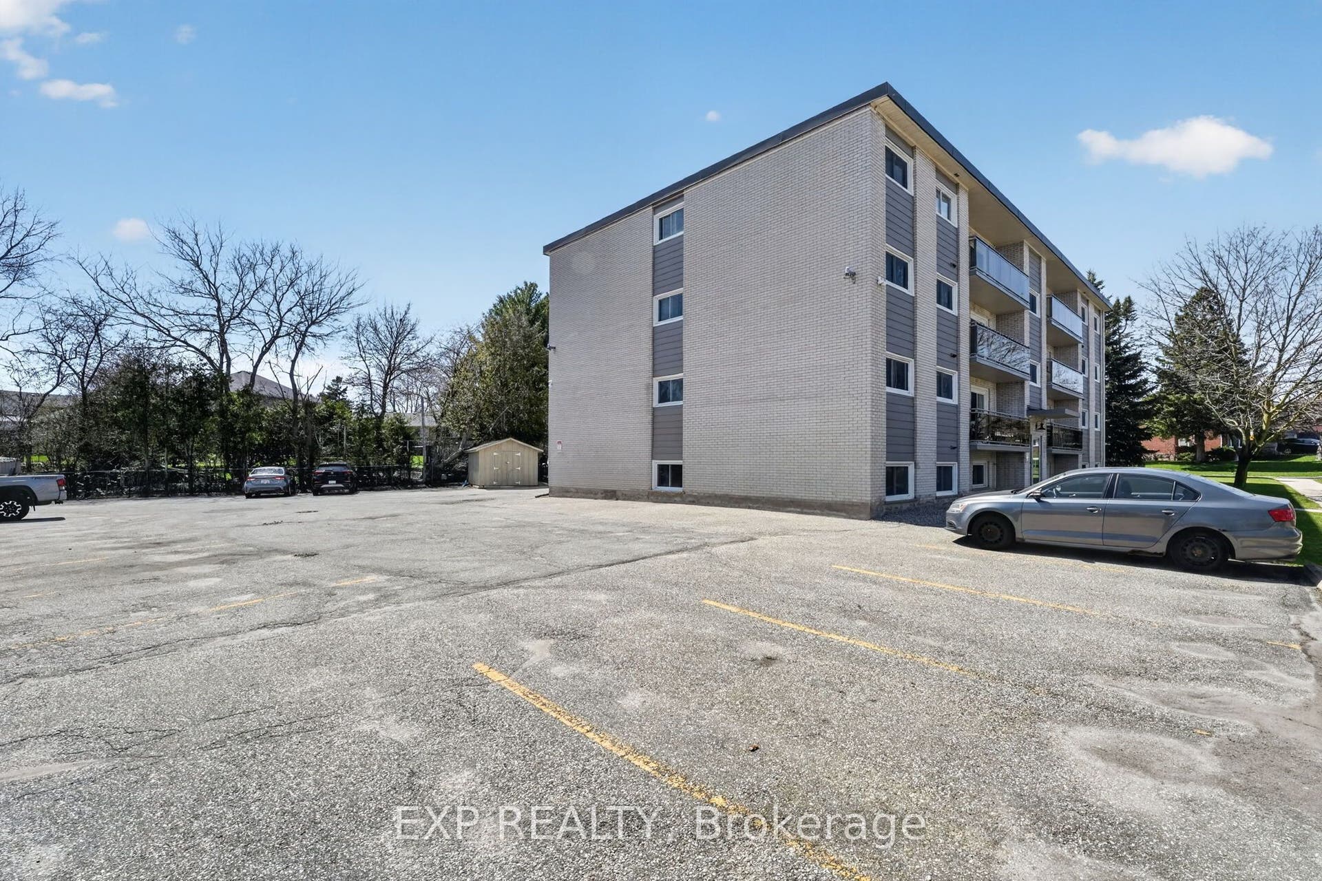 81 Kenwood Drive, Kitchener, Waterloo ON N2B 3H3 81 Kenwood Drive, Kitchener, Waterloo ON N2B 3H3
