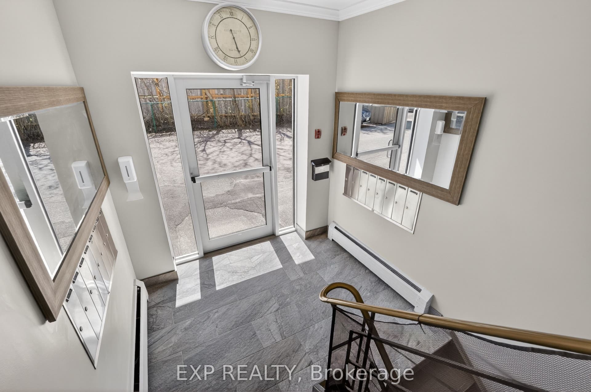 81 Kenwood Drive, Kitchener, Waterloo ON N2B 3H3 81 Kenwood Drive, Kitchener, Waterloo ON N2B 3H3