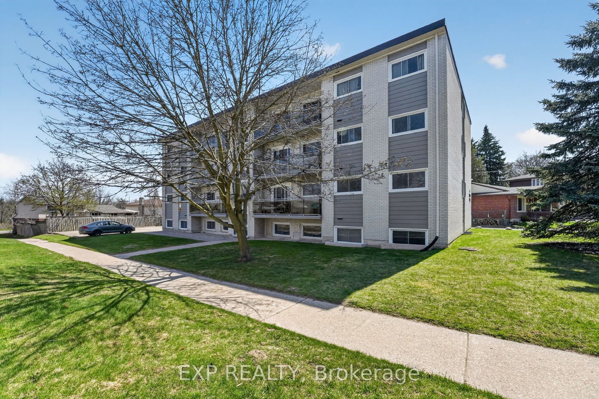81 Kenwood Drive, Kitchener, Waterloo ON N2B 3H3 81 Kenwood Drive, Kitchener, Waterloo ON N2B 3H3