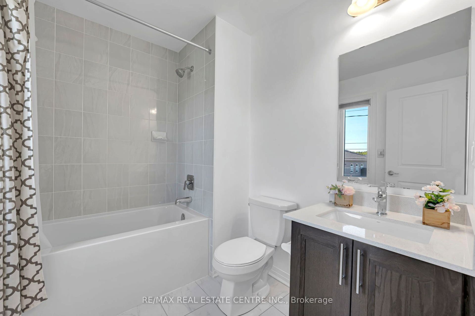 75 Slater Street, Cambridge, Waterloo ON N1R 0C4 75 Slater Street, Cambridge, Waterloo ON N1R 0C4