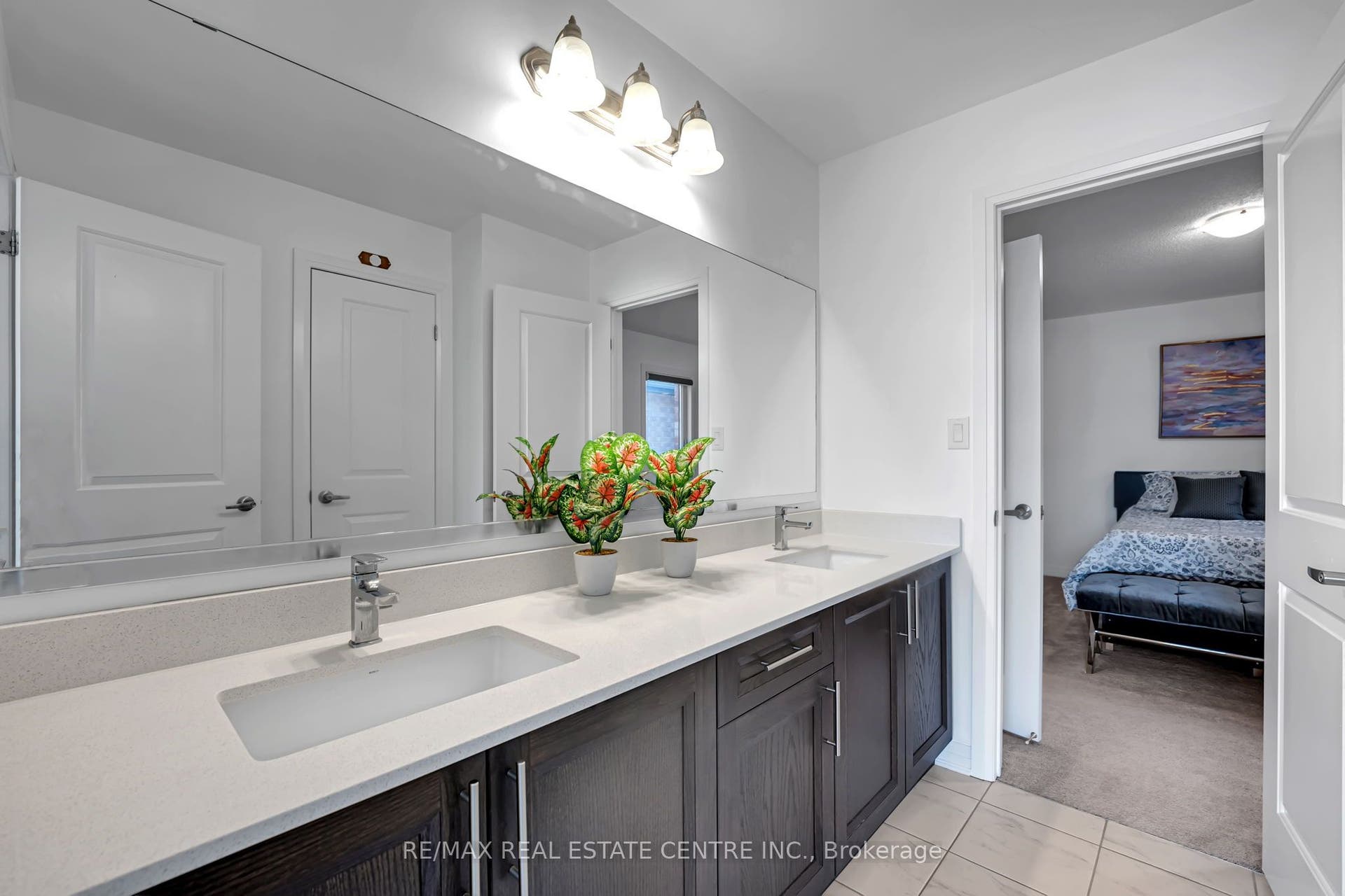 75 Slater Street, Cambridge, Waterloo ON N1R 0C4 75 Slater Street, Cambridge, Waterloo ON N1R 0C4