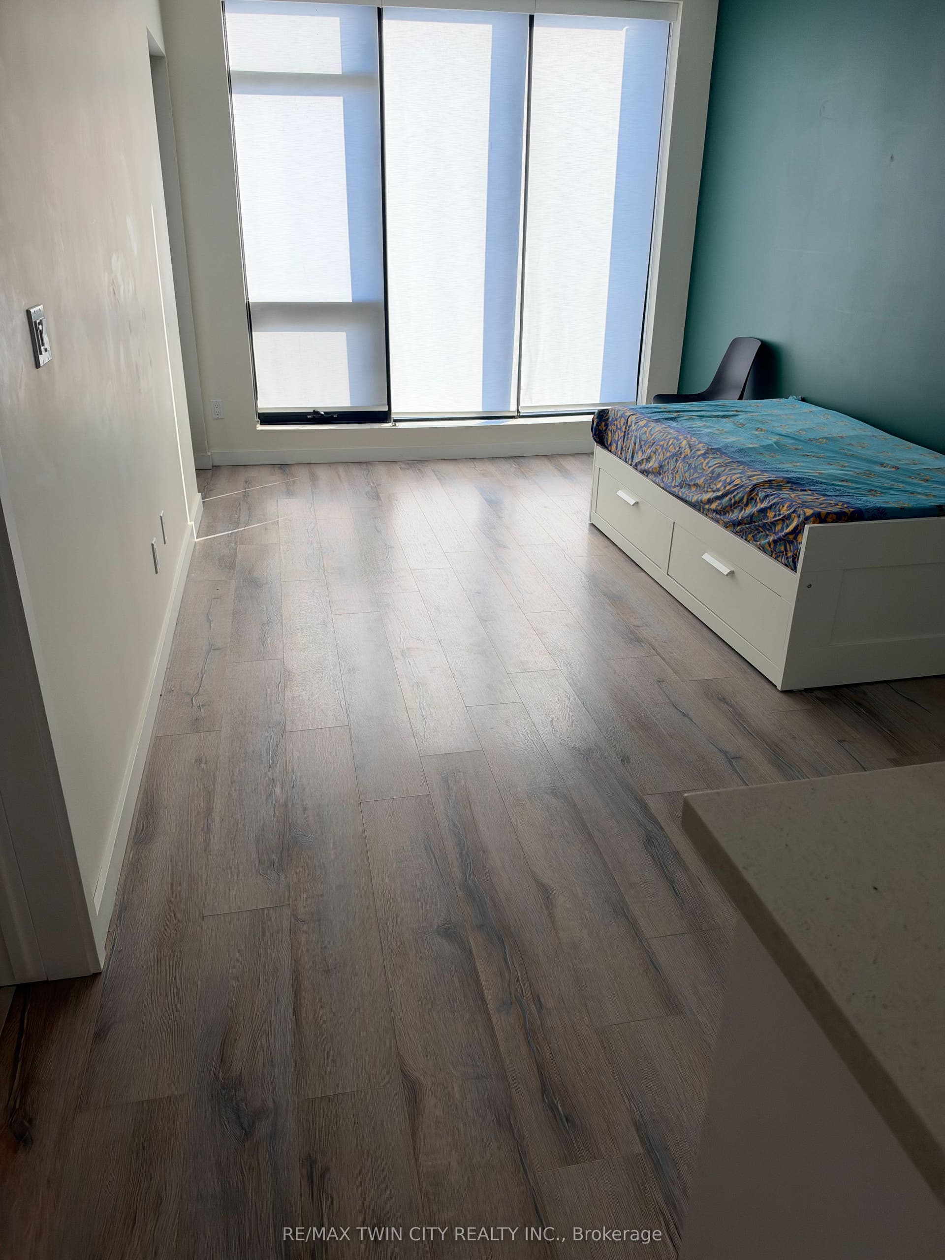 690 King Street W, #214, Kitchener, Waterloo ON N2G 0B9 Livingroom