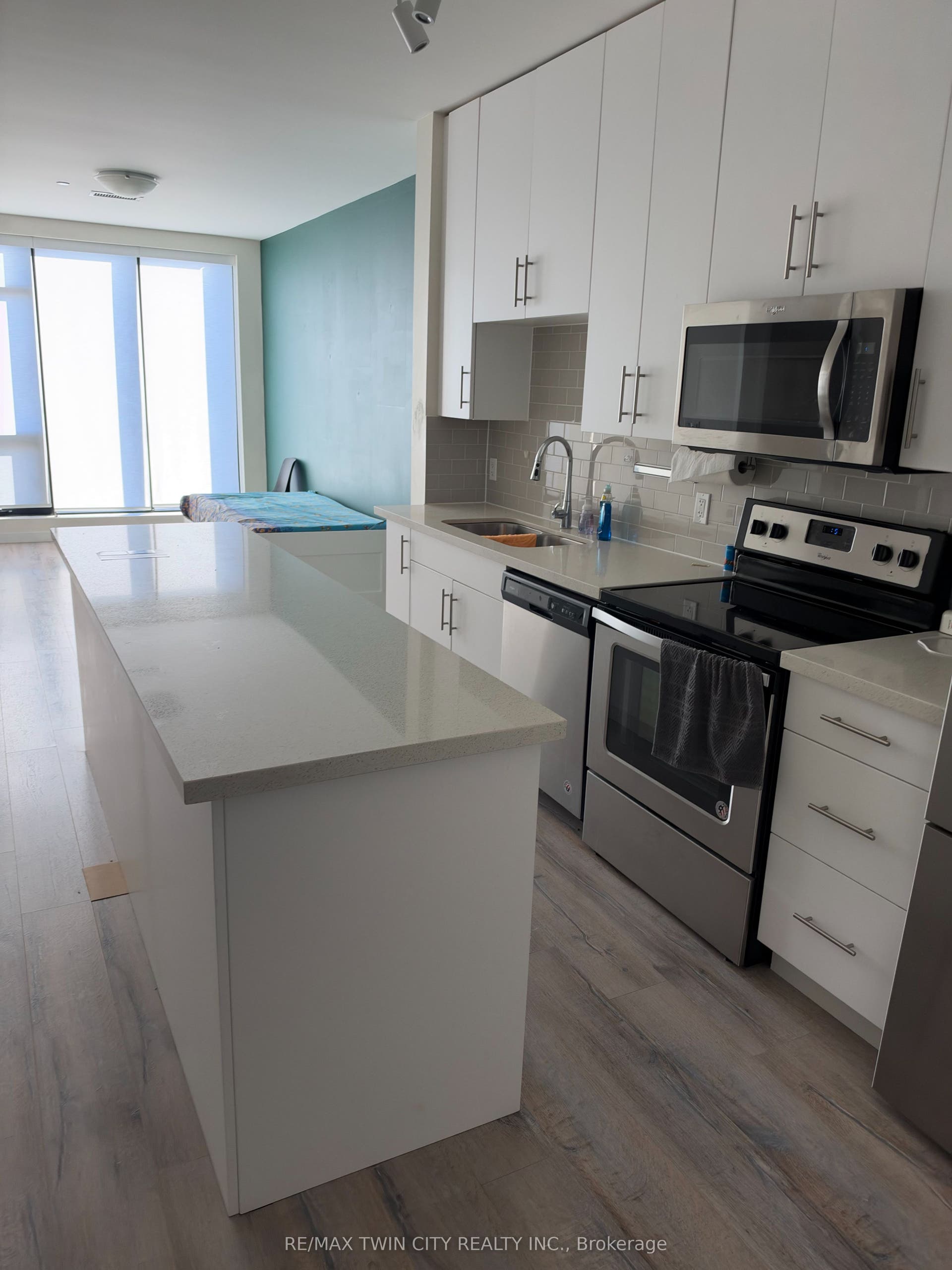 690 King Street W, #214, Kitchener, Waterloo ON N2G 0B9 Kitchen