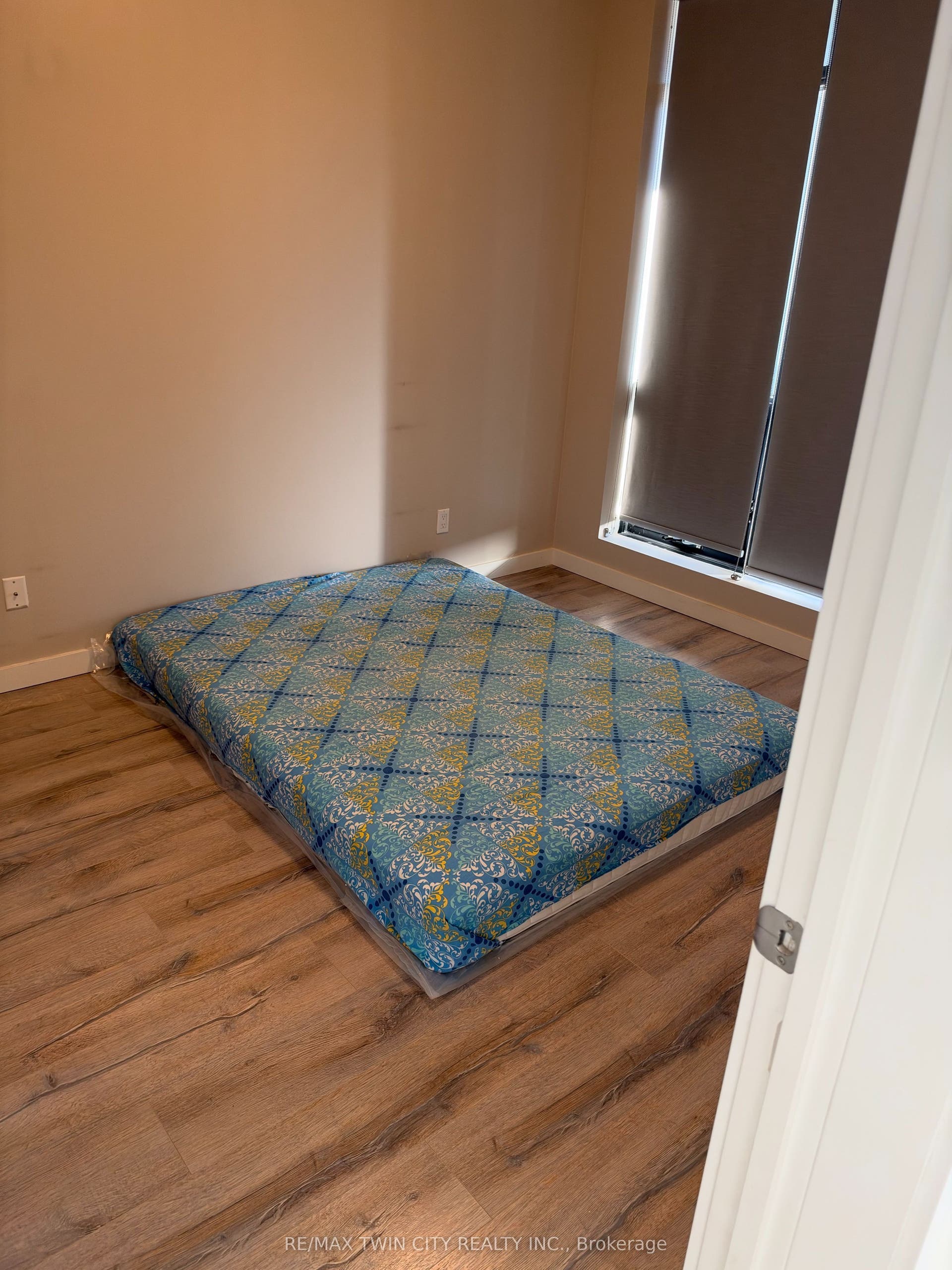690 King Street W, #214, Kitchener, Waterloo ON N2G 0B9 Bedroom