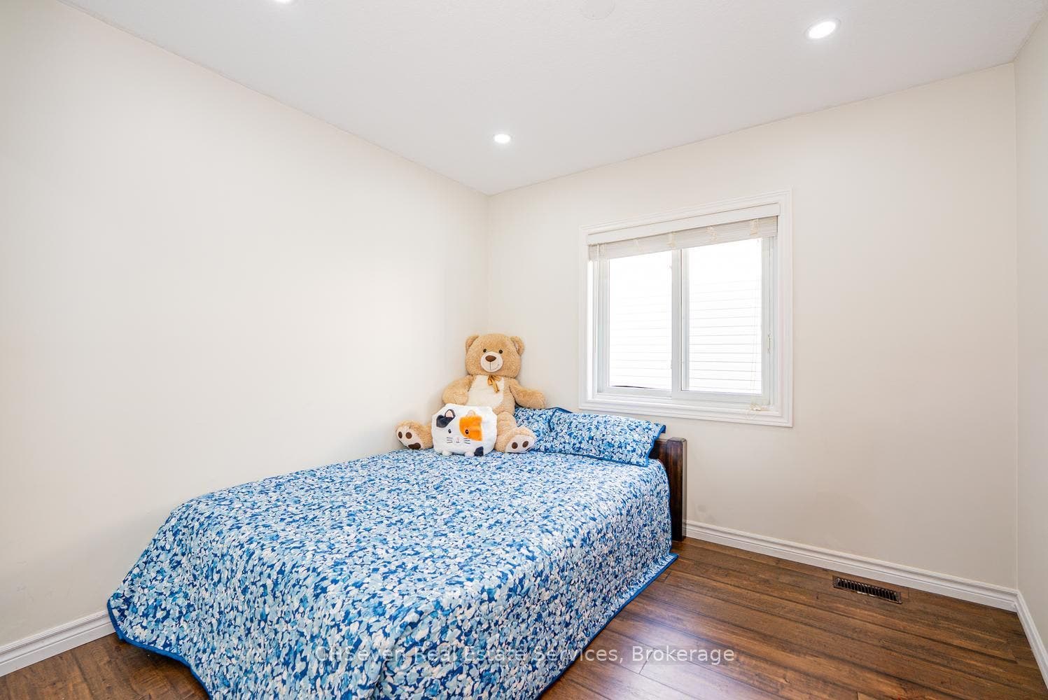 373 Thomas Slee Drive, Kitchener, Waterloo ON N2P 2X5 373 Thomas Slee Drive, Kitchener, Waterloo ON N2P 2X5