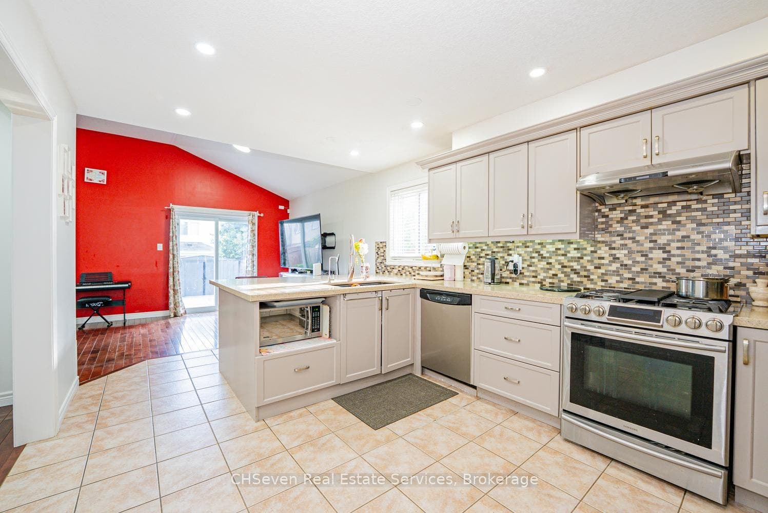 373 Thomas Slee Drive, Kitchener, Waterloo ON N2P 2X5 373 Thomas Slee Drive, Kitchener, Waterloo ON N2P 2X5
