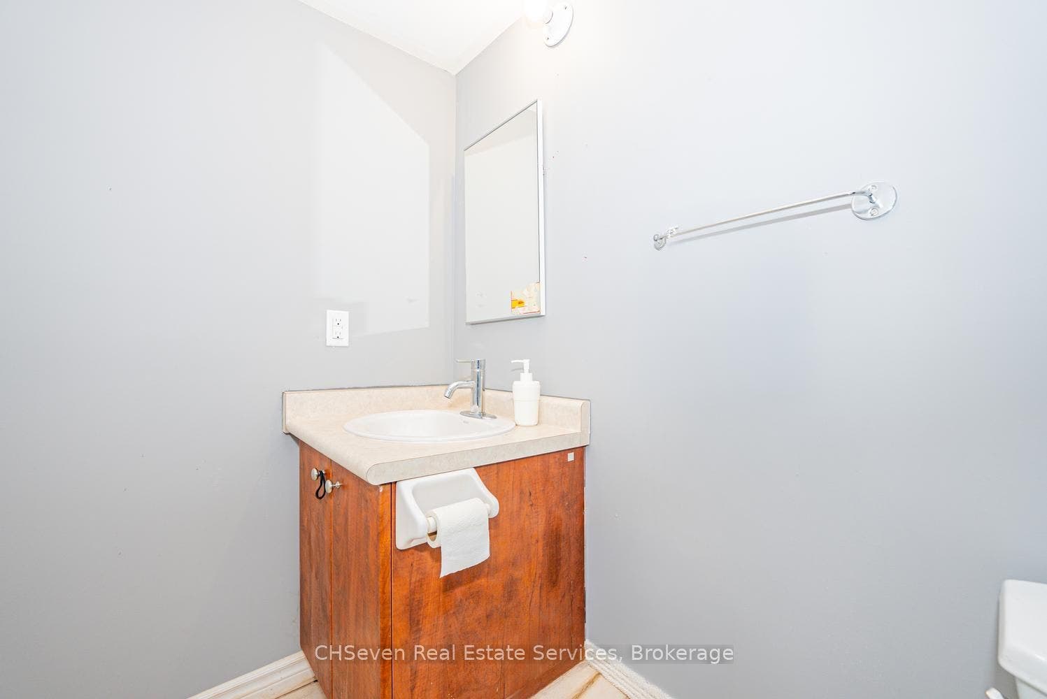 373 Thomas Slee Drive, Kitchener, Waterloo ON N2P 2X5 373 Thomas Slee Drive, Kitchener, Waterloo ON N2P 2X5