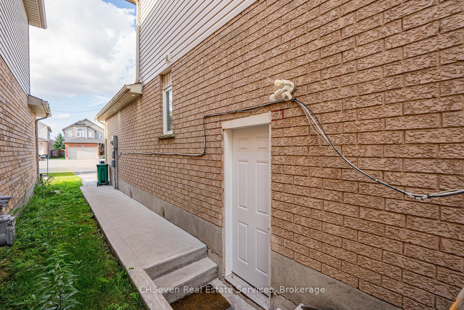 373 Thomas Slee Drive, Kitchener, Waterloo ON N2P 2X5 373 Thomas Slee Drive, Kitchener, Waterloo ON N2P 2X5