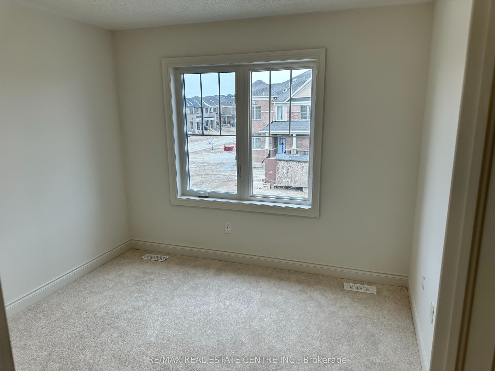 214 Elliot Avenue W, Centre Wellington, Wellington ON N1M 2W3 214 Elliot Avenue W, Centre Wellington, Wellington ON N1M 2W3