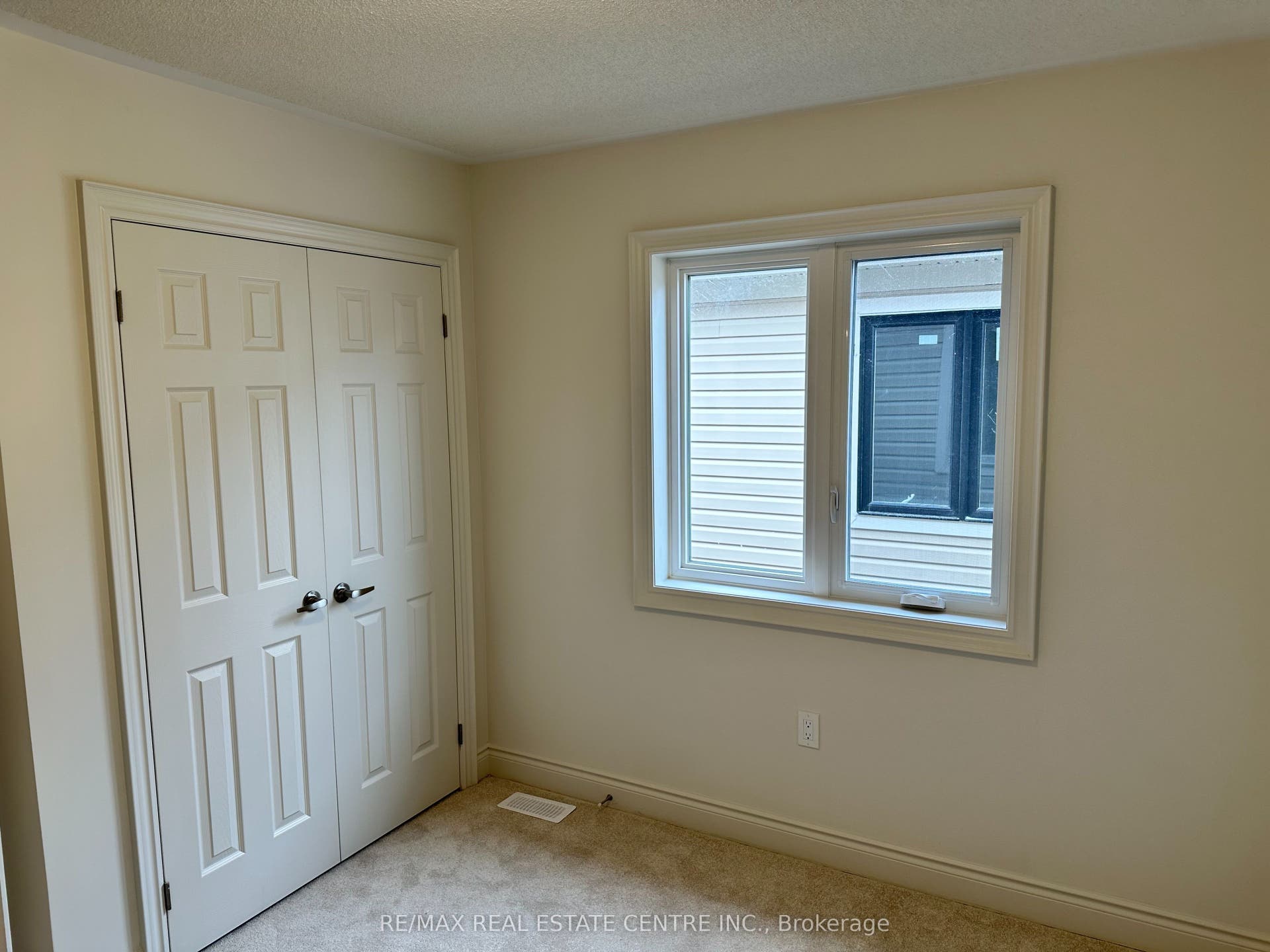 214 Elliot Avenue W, Centre Wellington, Wellington ON N1M 2W3 214 Elliot Avenue W, Centre Wellington, Wellington ON N1M 2W3