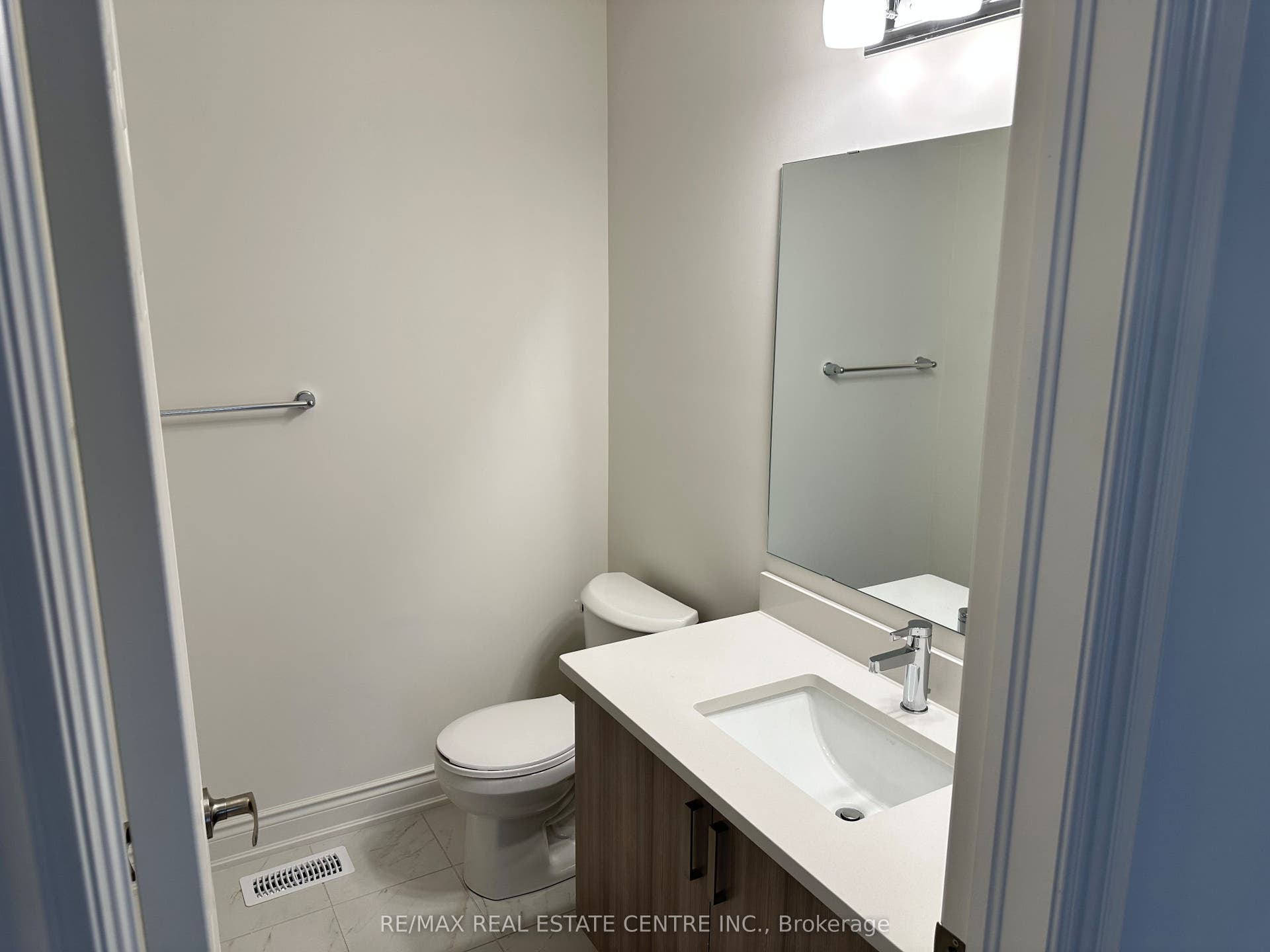 214 Elliot Avenue W, Centre Wellington, Wellington ON N1M 2W3 214 Elliot Avenue W, Centre Wellington, Wellington ON N1M 2W3