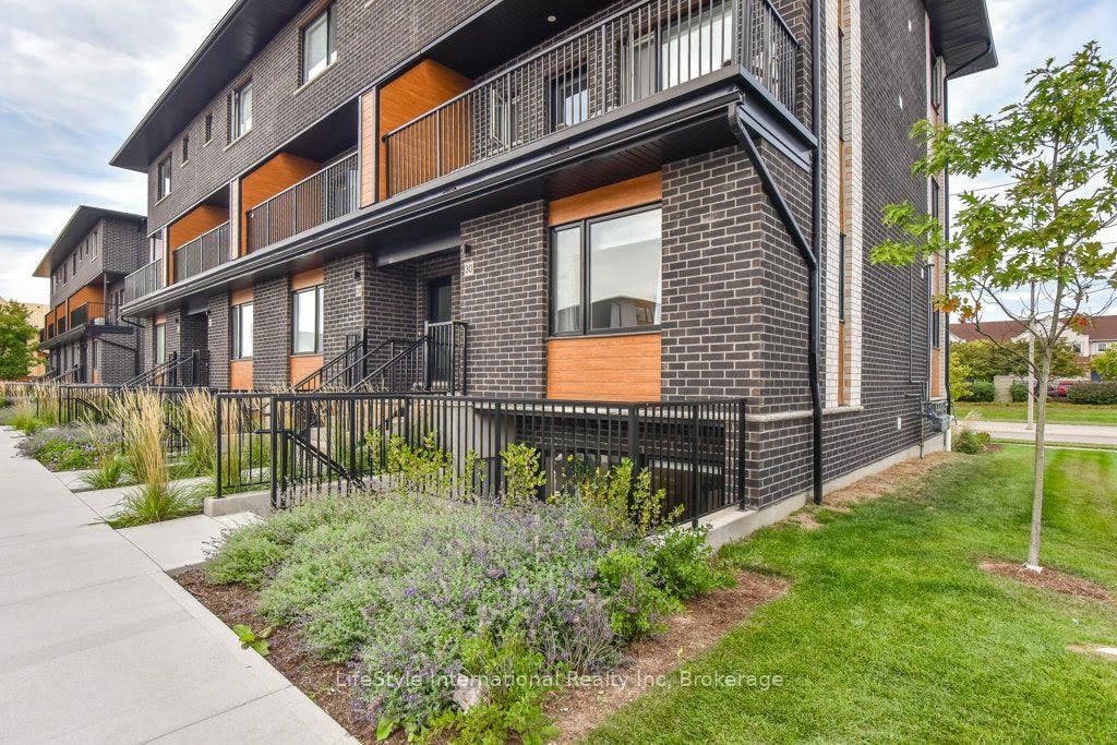 32 Duggan Lane, Guelph, Wellington ON N1L 0R2 32 Duggan Lane, Guelph, Wellington ON N1L 0R2