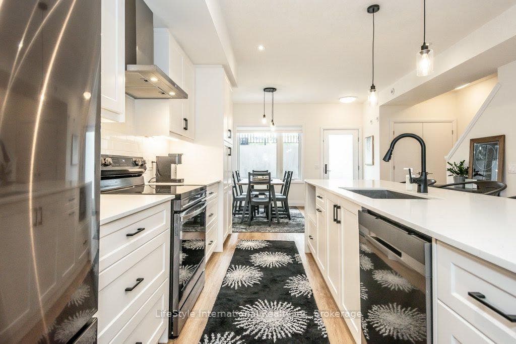 32 Duggan Lane, Guelph, Wellington ON N1L 0R2 32 Duggan Lane, Guelph, Wellington ON N1L 0R2