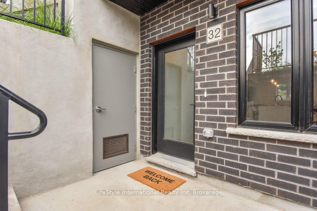 32 Duggan Lane, Guelph, Wellington ON N1L 0R2 32 Duggan Lane, Guelph, Wellington ON N1L 0R2