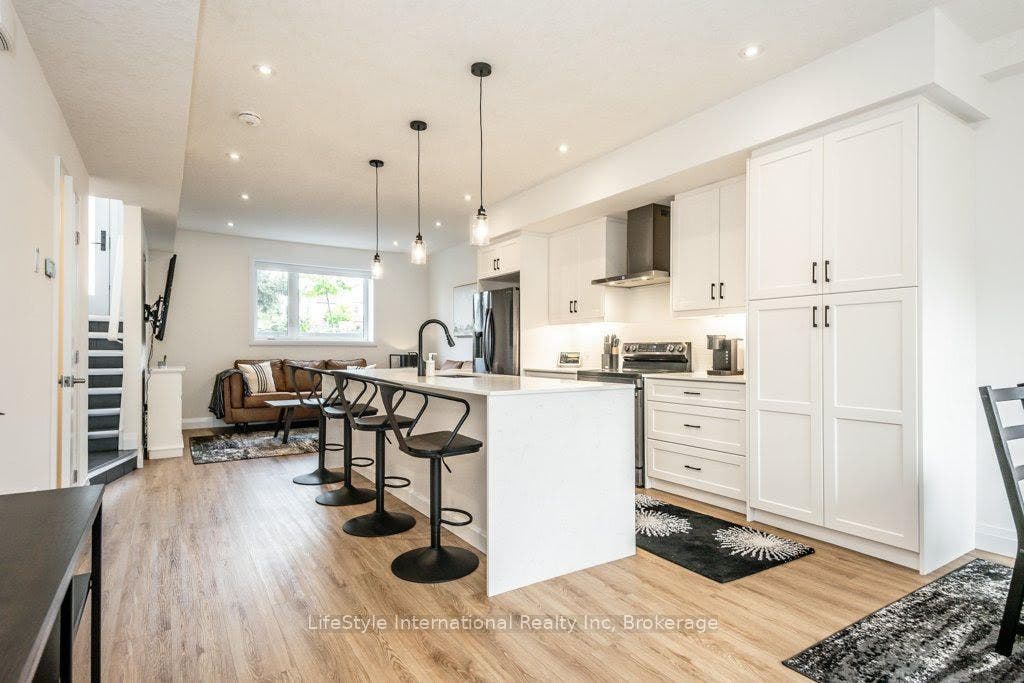 32 Duggan Lane, Guelph, Wellington ON N1L 0R2 32 Duggan Lane, Guelph, Wellington ON N1L 0R2