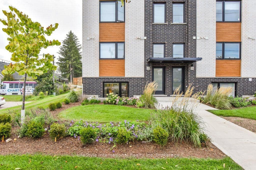 32 Duggan Lane, Guelph, Wellington ON N1L 0R2 32 Duggan Lane, Guelph, Wellington ON N1L 0R2