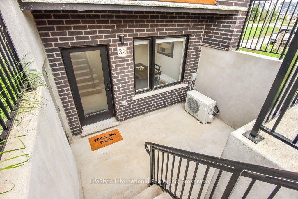 32 Duggan Lane, Guelph, Wellington ON N1L 0R2 32 Duggan Lane, Guelph, Wellington ON N1L 0R2