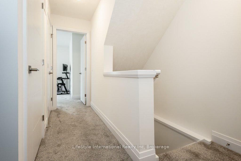 32 Duggan Lane, Guelph, Wellington ON N1L 0R2 32 Duggan Lane, Guelph, Wellington ON N1L 0R2