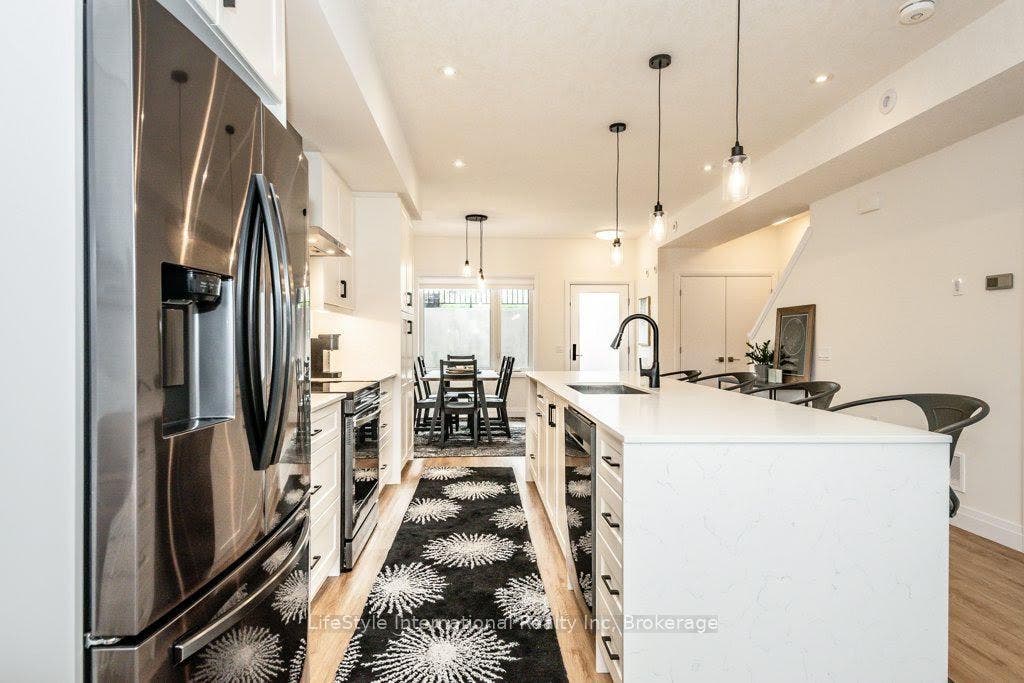 32 Duggan Lane, Guelph, Wellington ON N1L 0R2 32 Duggan Lane, Guelph, Wellington ON N1L 0R2