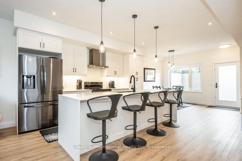 32 Duggan Lane, Guelph, Wellington ON N1L 0R2 32 Duggan Lane, Guelph, Wellington ON N1L 0R2