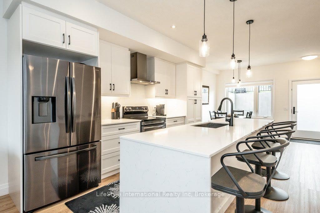 32 Duggan Lane, Guelph, Wellington ON N1L 0R2 32 Duggan Lane, Guelph, Wellington ON N1L 0R2