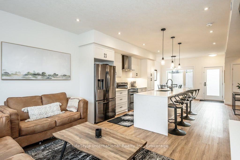 32 Duggan Lane, Guelph, Wellington ON N1L 0R2 32 Duggan Lane, Guelph, Wellington ON N1L 0R2