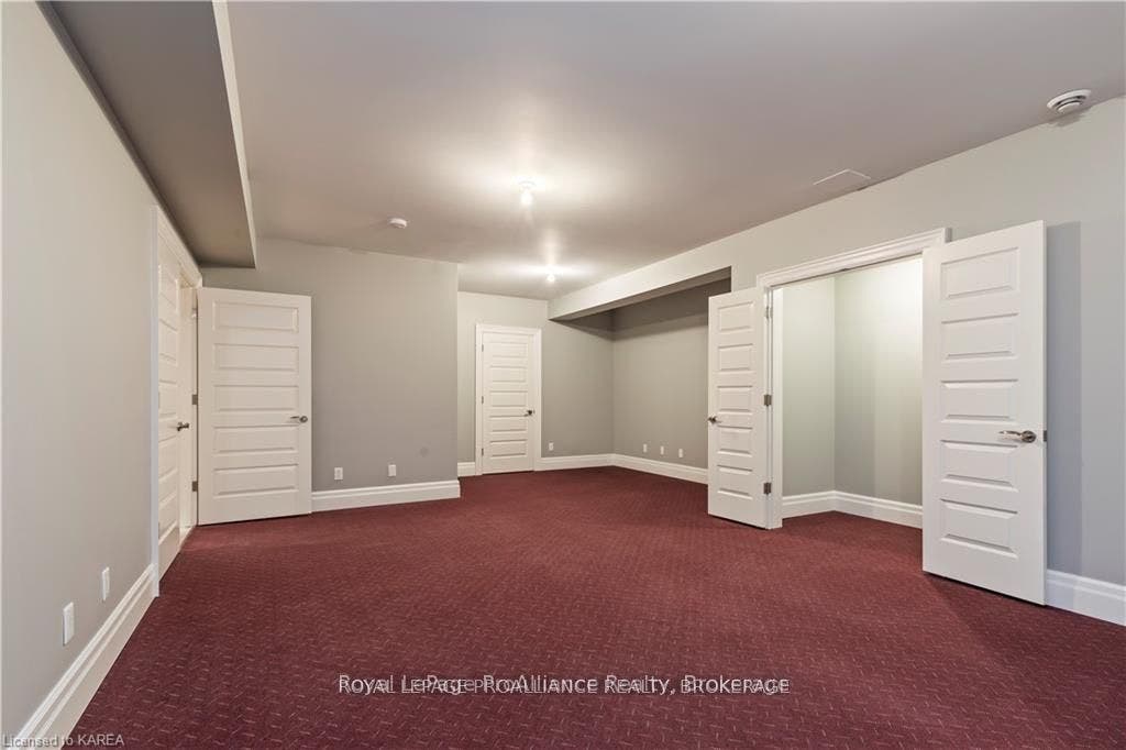 1618 St Lawrence Avenue, Kingston, Frontenac ON K7L 4V1