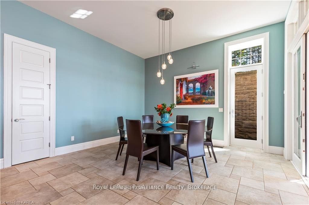 1618 St Lawrence Avenue, Kingston, Frontenac ON K7L 4V1