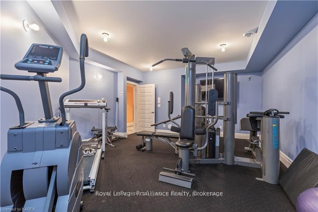 1618 St Lawrence Avenue, Kingston, Frontenac ON K7L 4V1