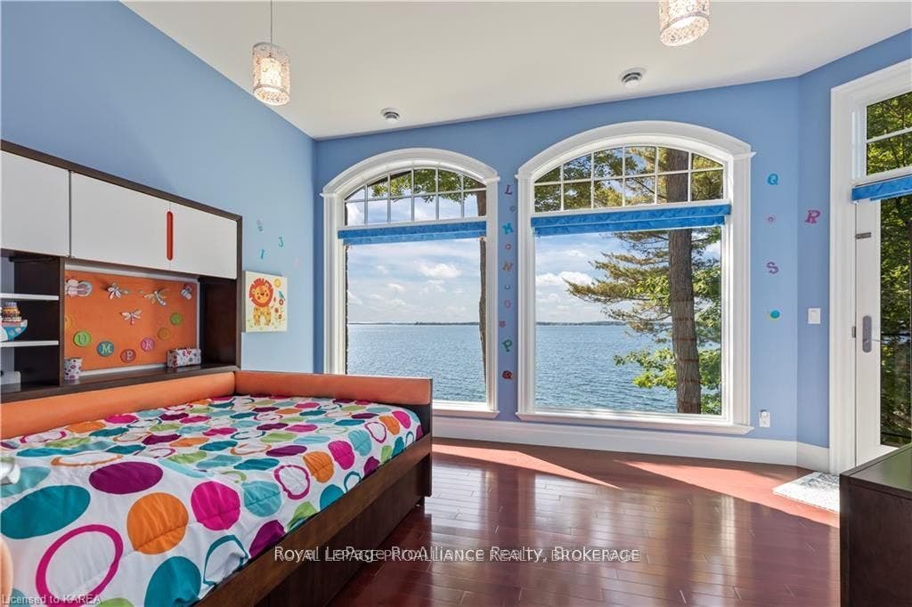 1618 St Lawrence Avenue, Kingston, Frontenac ON K7L 4V1